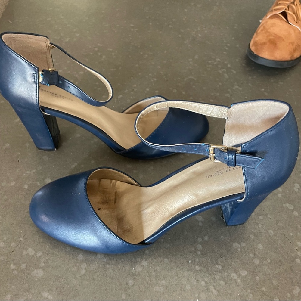 Blue Classic Heels with Pointed Toe and Moderate Heel